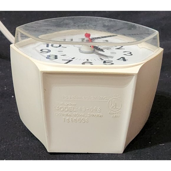 VINTAGE Toastmaster Ingraham ELECTRIC ALARM CLOCK white diamond shaped face MCM - Picture 9 of 10